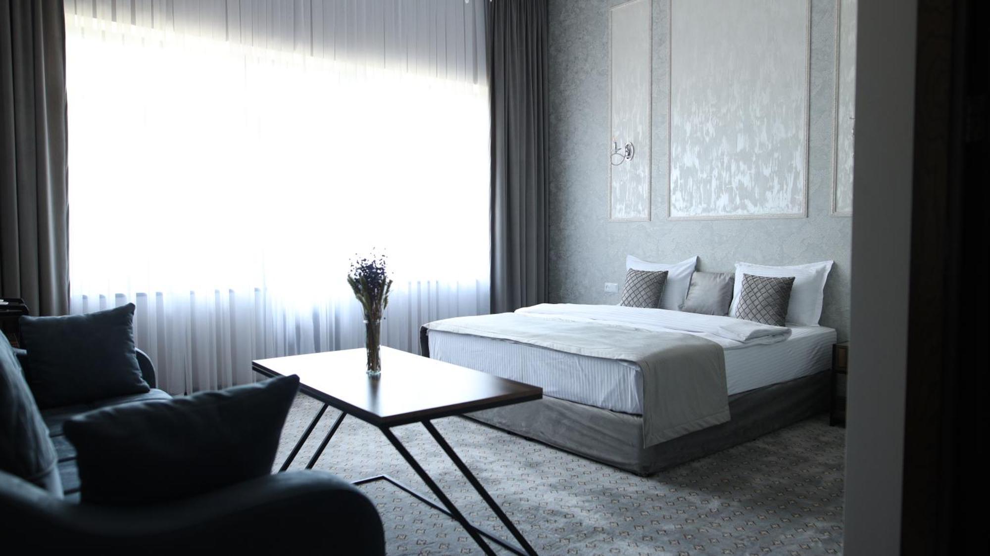 Bmg Hotel By Grigoryans Group 戈里斯 外观 照片
