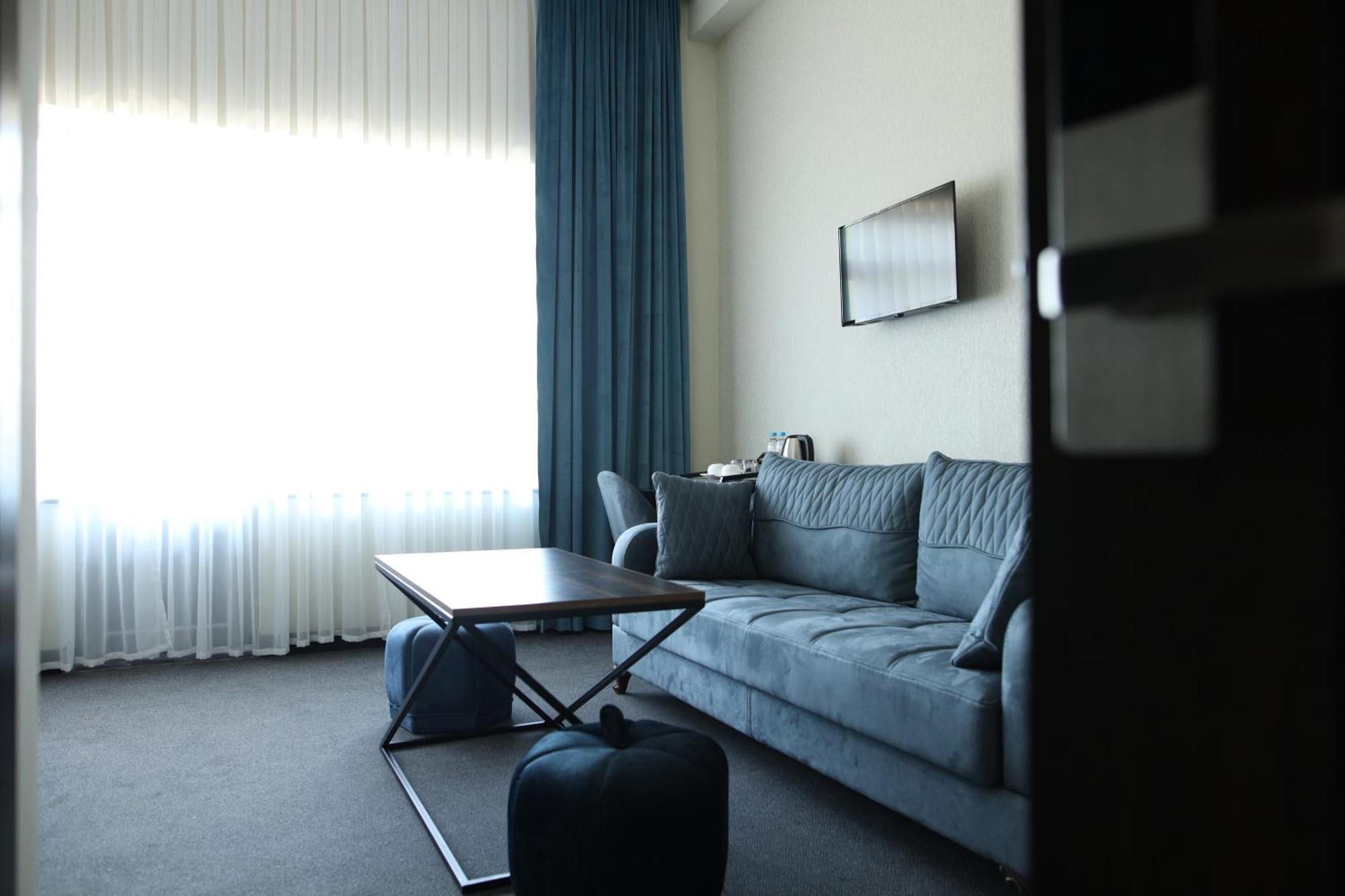 Bmg Hotel By Grigoryans Group 戈里斯 外观 照片