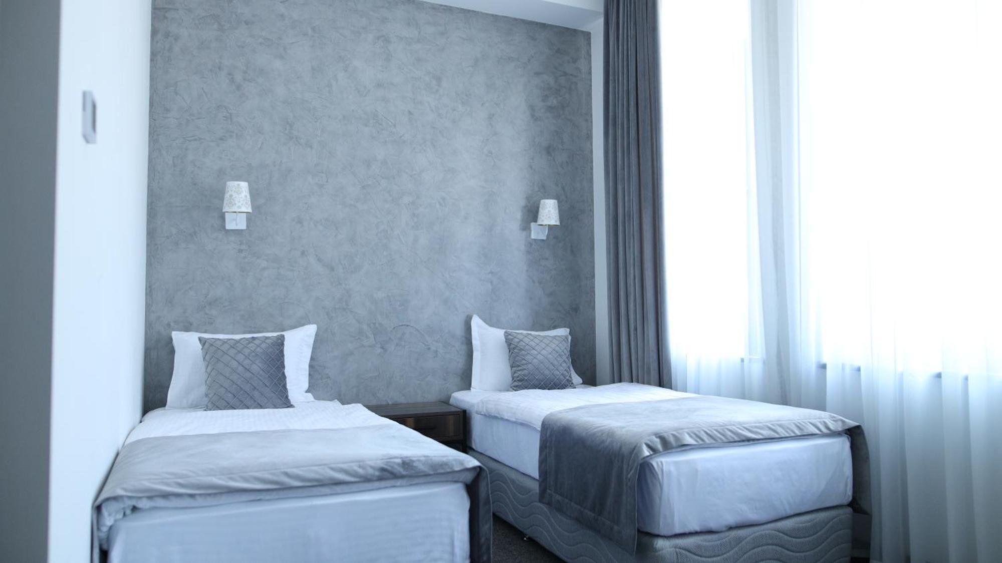Bmg Hotel By Grigoryans Group 戈里斯 外观 照片