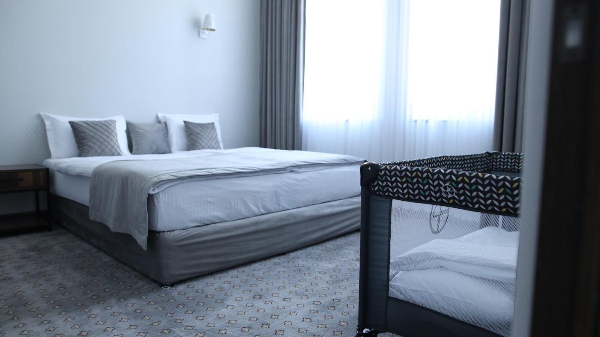 Bmg Hotel By Grigoryans Group 戈里斯 外观 照片