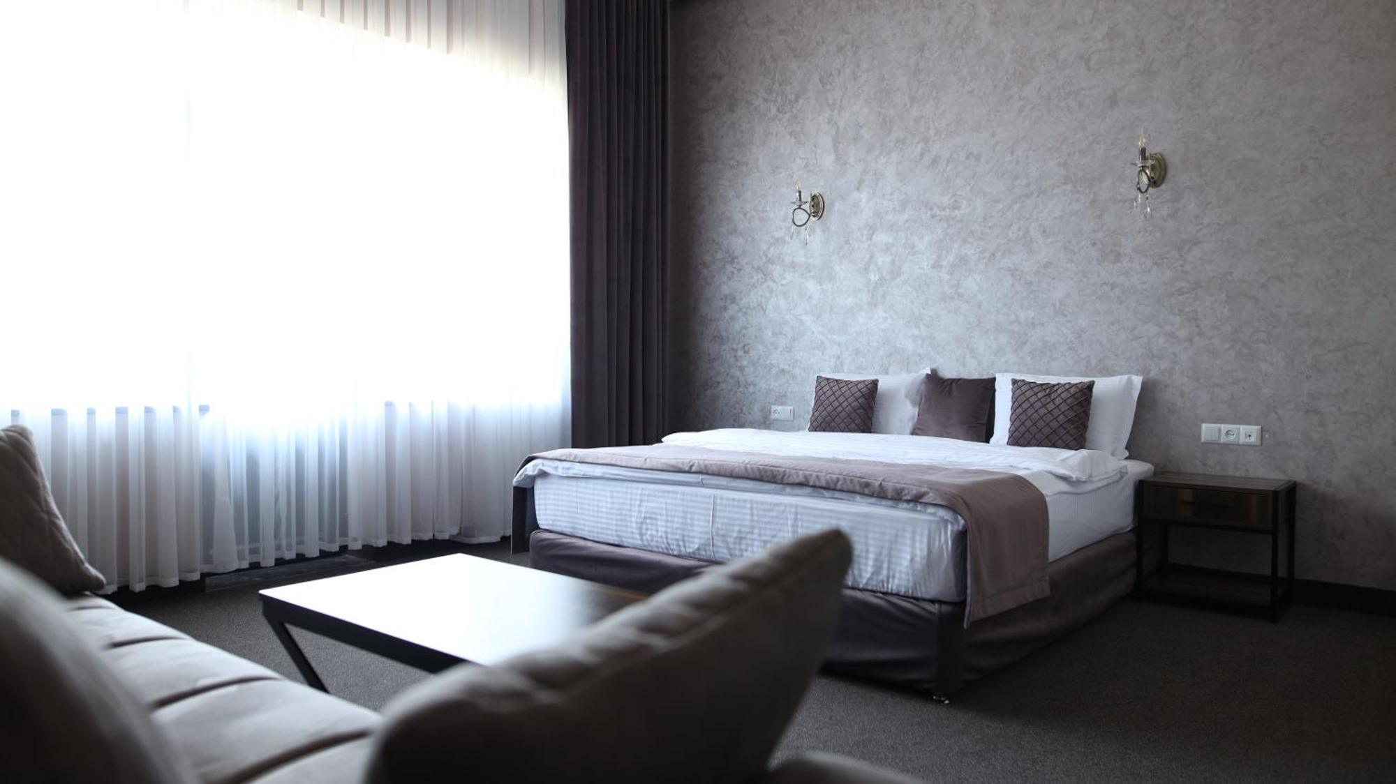 Bmg Hotel By Grigoryans Group 戈里斯 外观 照片